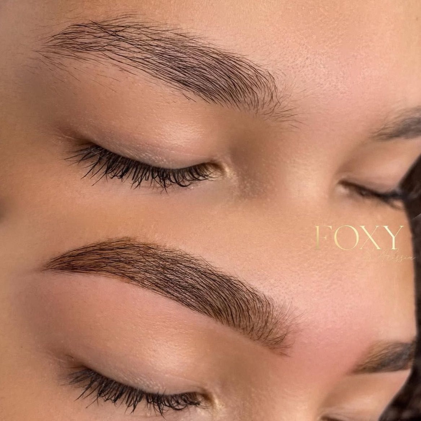 Depilación de cejas + henna / tinte